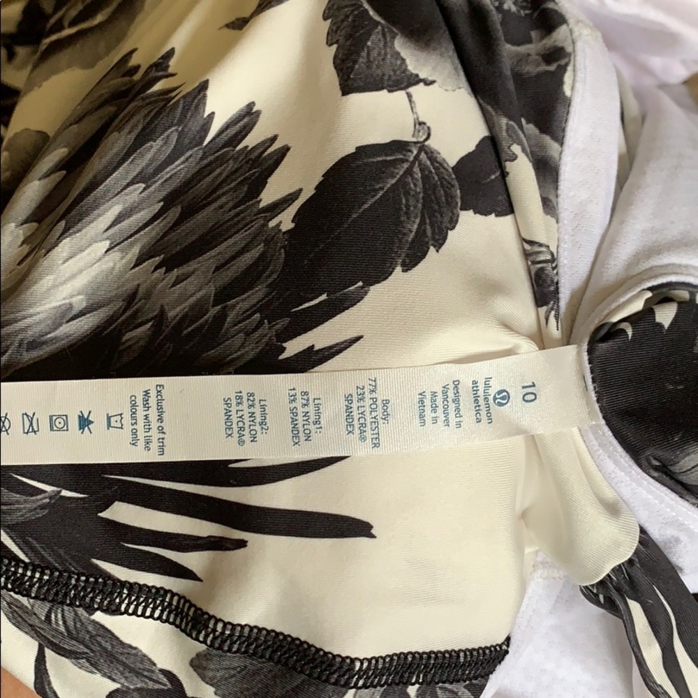 Lululemon top with padding